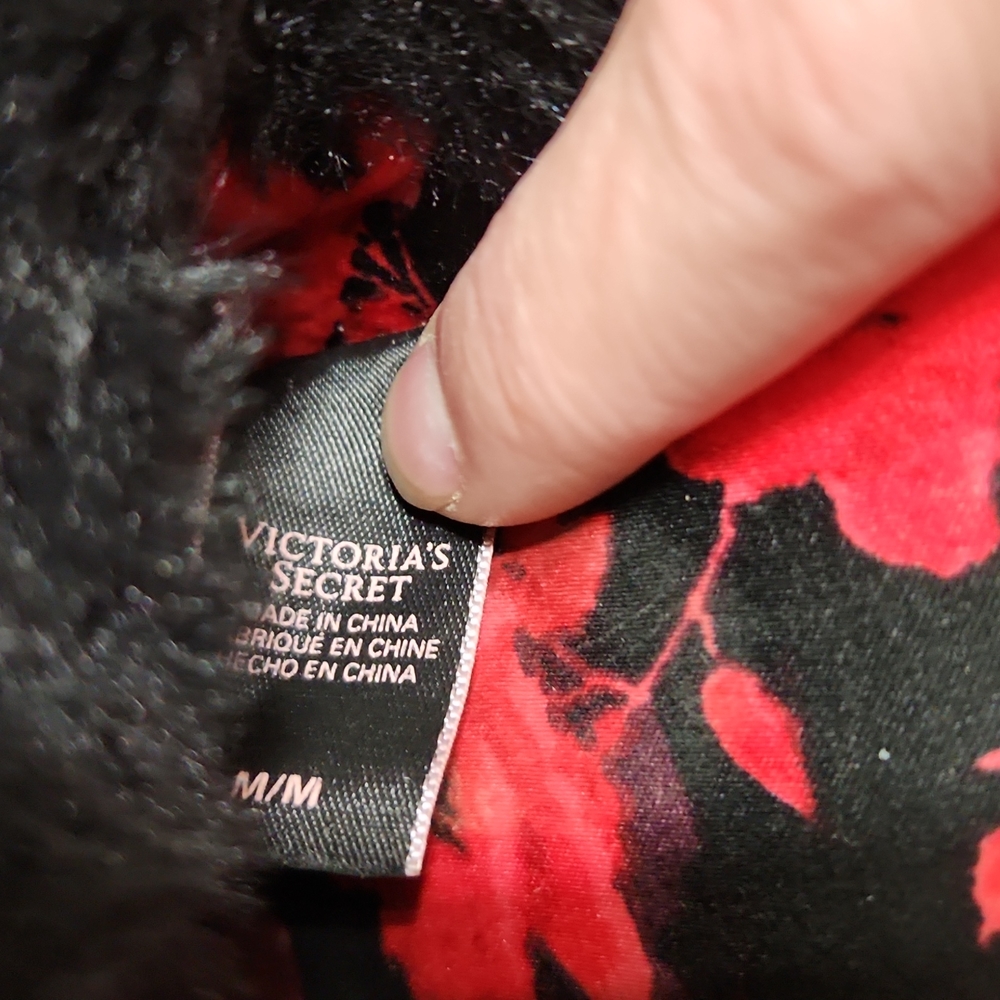 Victoria's Secret Roses Slippers - Picture 3 of 4